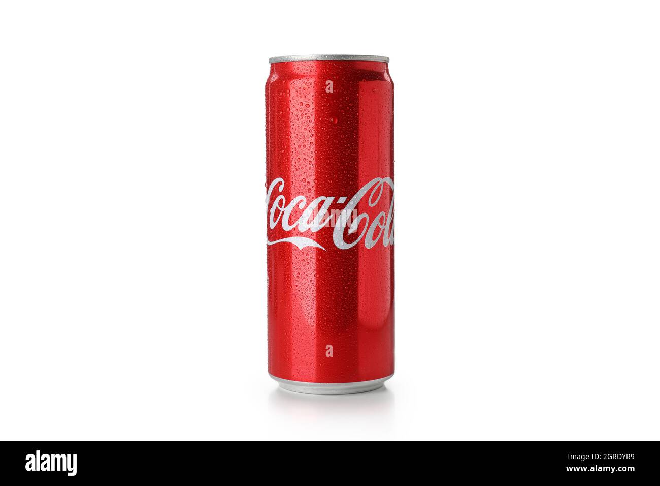 Odessa, Ucraina - 23 settembre 2021: Coca - cola può isolarsi su sfondo bianco Foto Stock