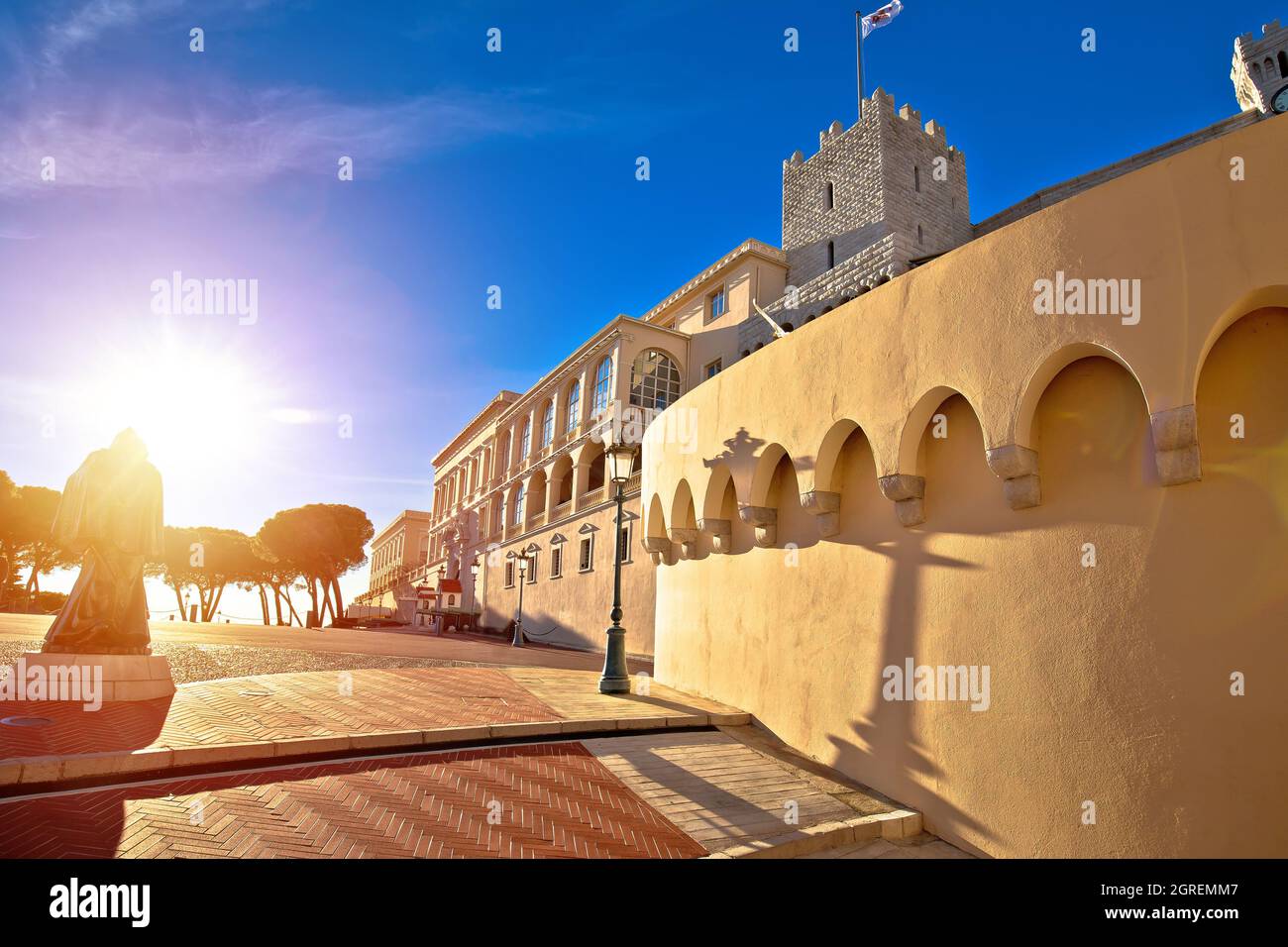 Monaco, 15 2019 gennaio: Monaco Place du Palais vista piazza. Palazzo del Principe di Monaco. Residenza ufficiale del Sovrano Principe di Monaco. Ho costruito Foto Stock