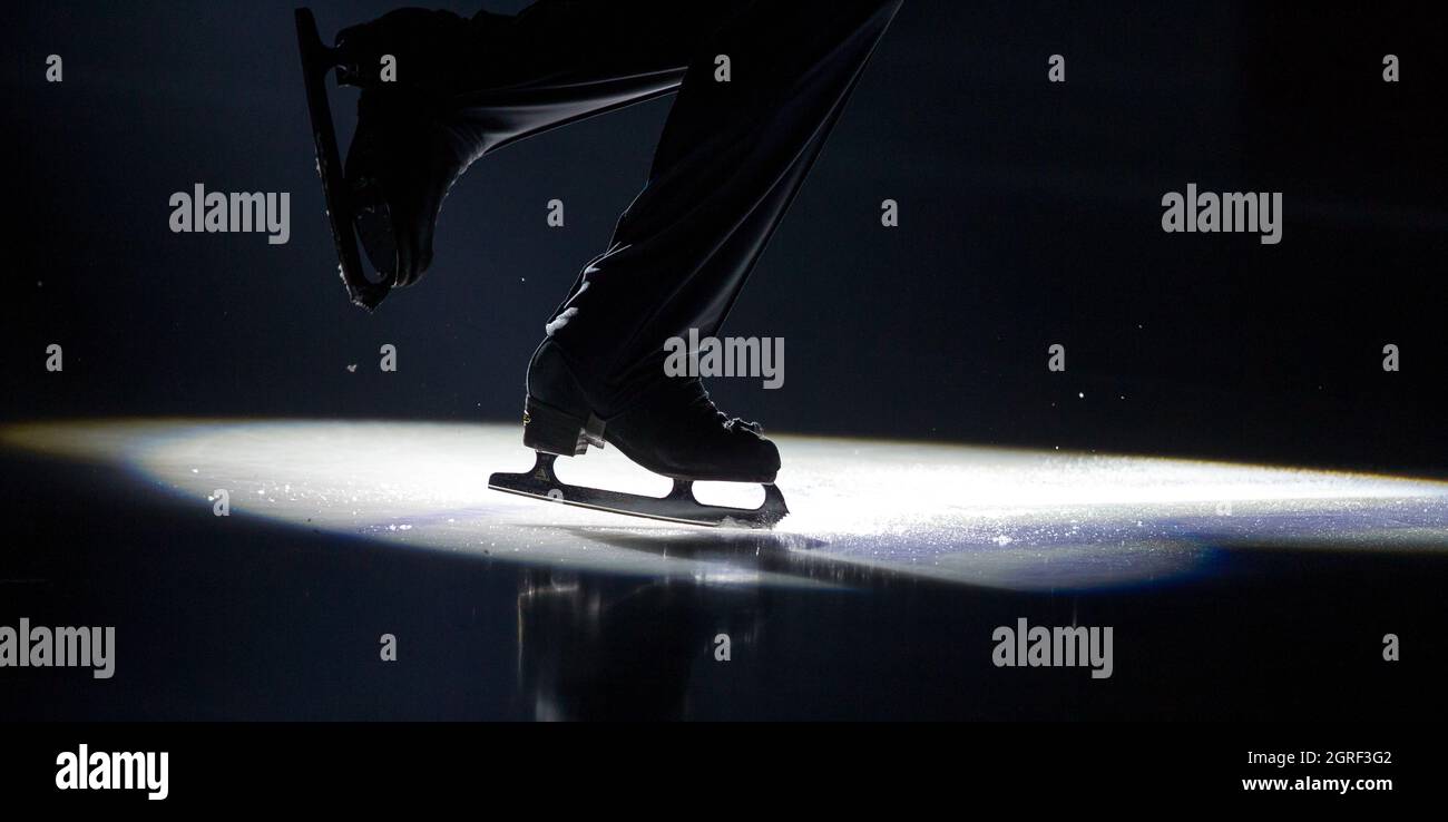 ***FILE PHOTO*** pattinatore di figura con pattini di figura su una superficie ghiacciata durante il Campionato europeo di pattinaggio a figure il 29 gennaio 2017, a Ostrava, Foto Stock ***FILE PHOTO*** pattinatore di figura con pattini di figura su una superficie ghiacciata durante il Campionato europeo di pattinaggio a figure il 29 gennaio 2017, a Ostrava, Foto Stock