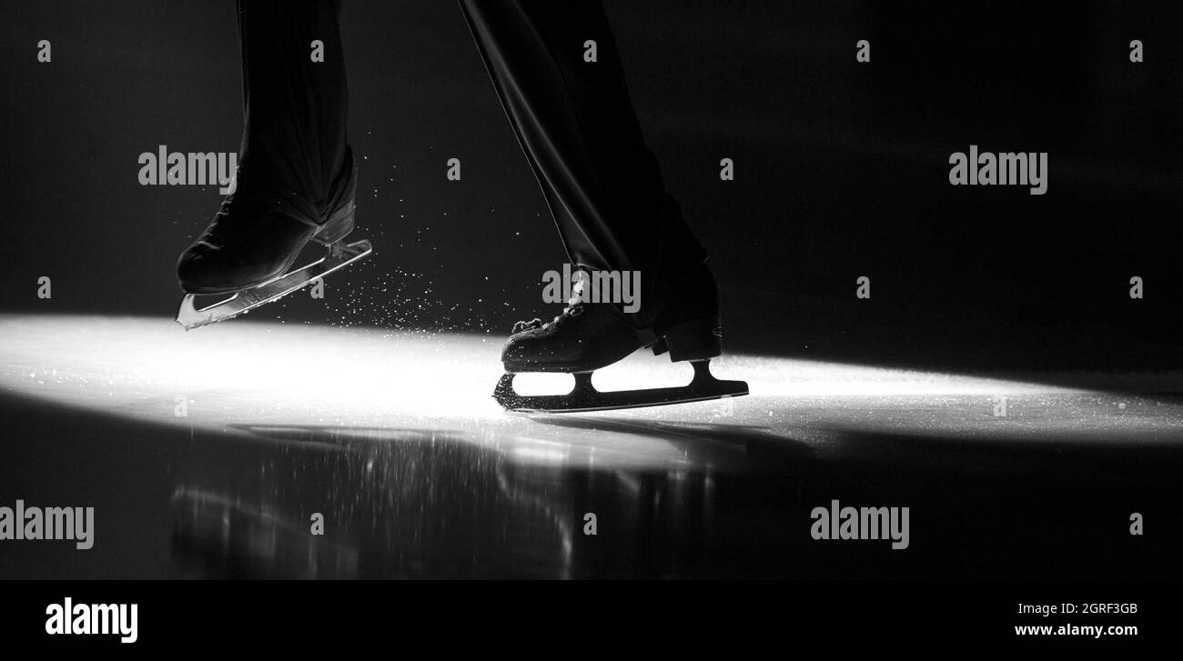 ***FILE PHOTO*** pattinatore di figura con pattini di figura su una superficie ghiacciata durante il Campionato europeo di pattinaggio a figure il 29 gennaio 2017, a Ostrava, Foto Stock ***FILE PHOTO*** pattinatore di figura con pattini di figura su una superficie ghiacciata durante il Campionato europeo di pattinaggio a figure il 29 gennaio 2017, a Ostrava, Foto Stock