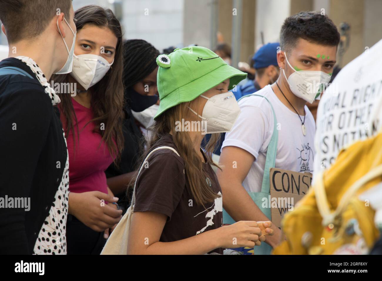 Milano, Italia - 1 ottobre 2021 - venerdì per la futura protesta con Greta Thunberg - Greta Thunberg protesta con il venerdì per i futuri attivisti Credit: Christian Santi/Alamy Live News Foto Stock