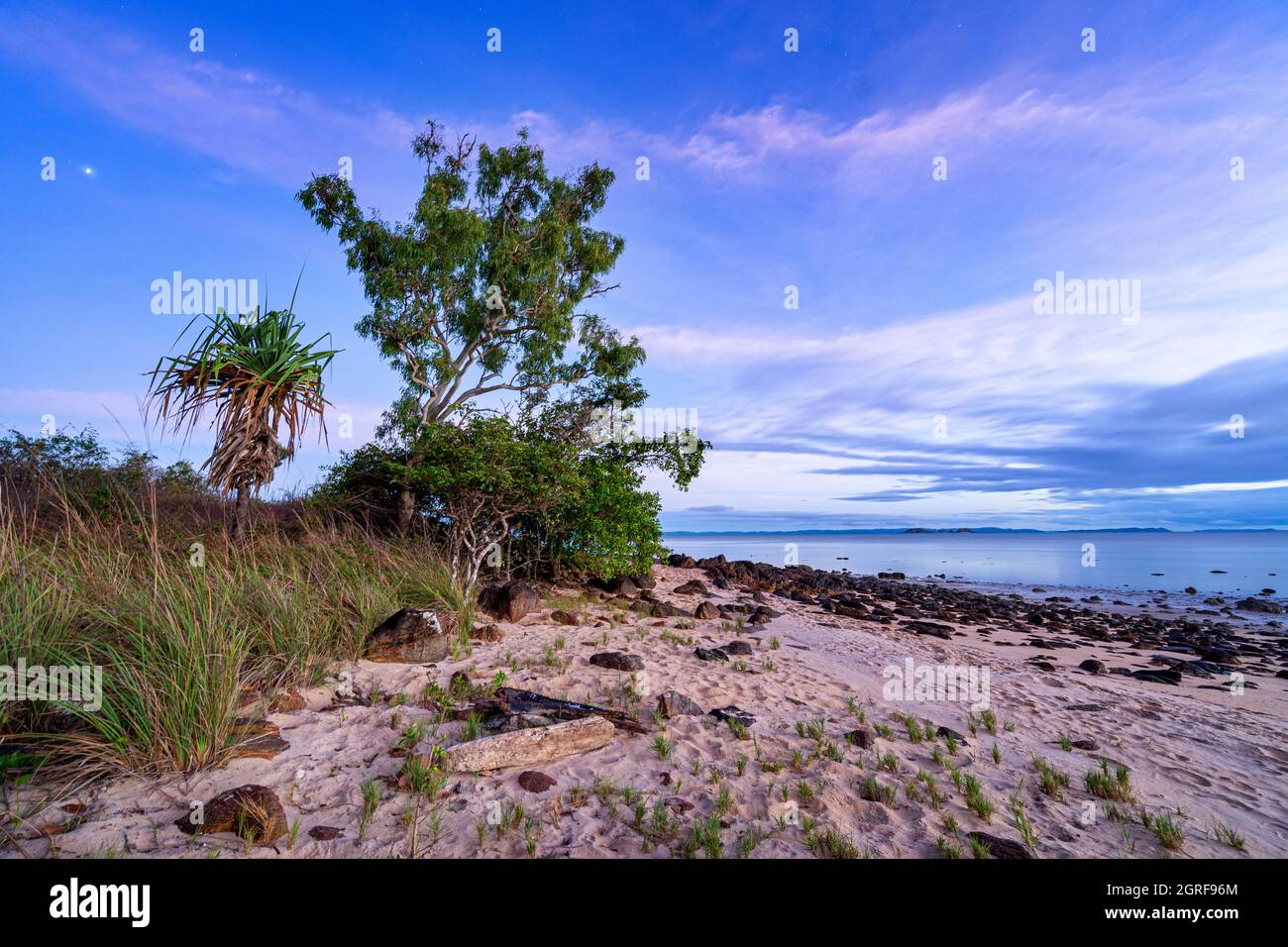 Alau Beach al mattino presto, Alau Beach Campground, Umagico, Cape York Peninsula, North Queensland Foto Stock