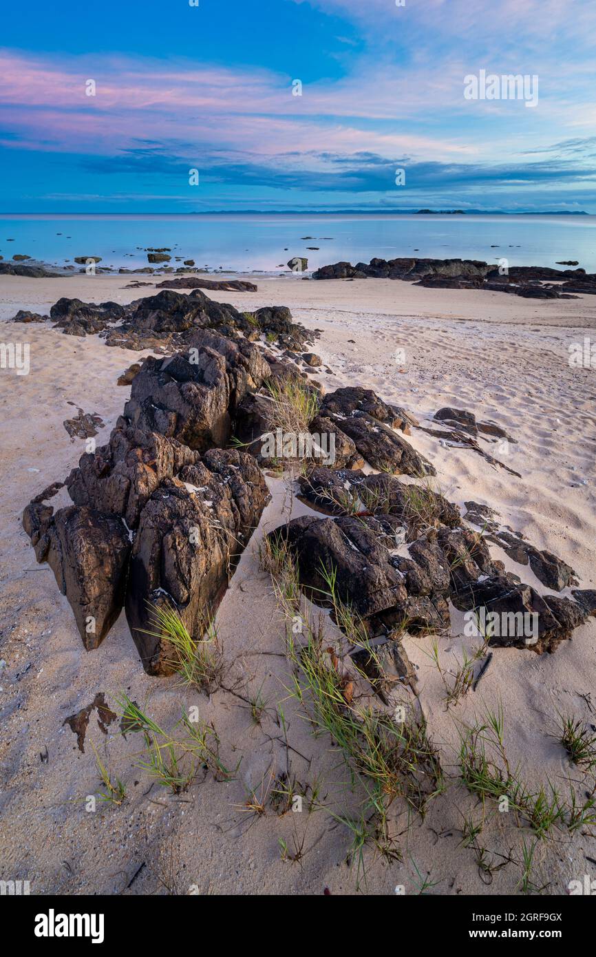 Alau Beach al mattino presto, Alau Beach Campground, Umagico, Cape York Peninsula, North Queensland Foto Stock