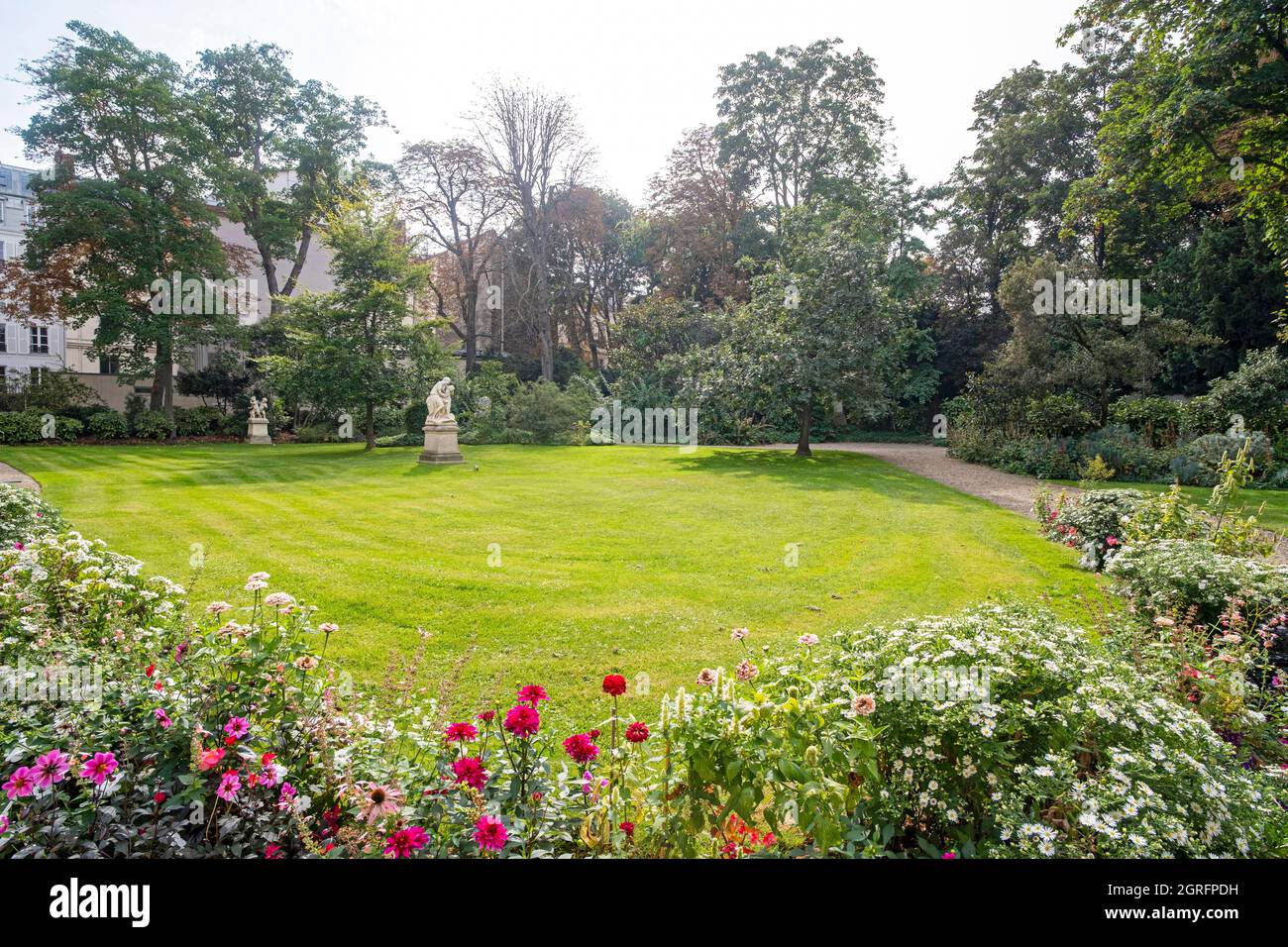 Francia, Parigi, Hotel de Rothelin-Charolais - Ministero della trasformazione e della funzione civile, il parco Foto Stock