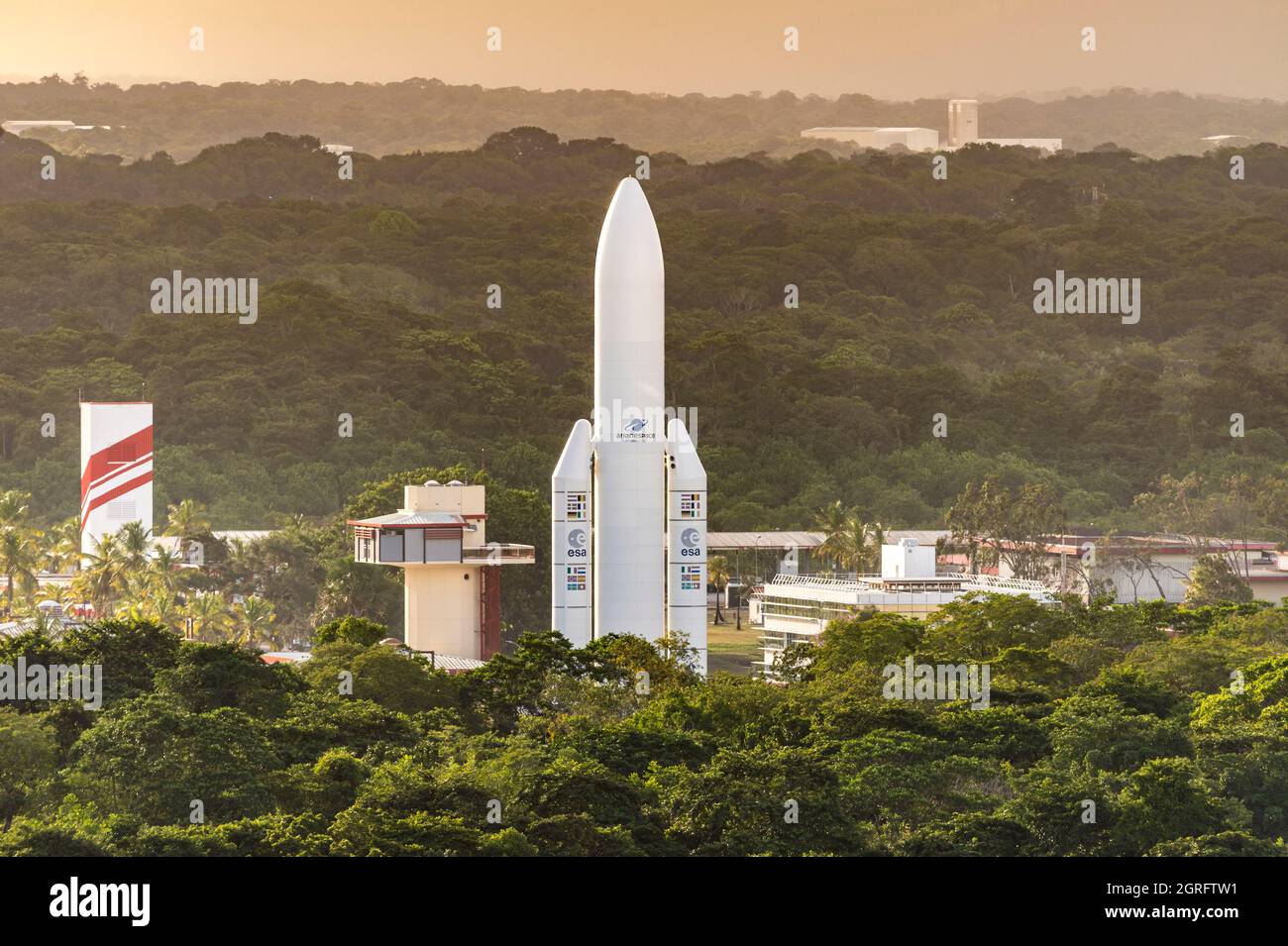 Francia, Guyana Francese, Kourou, Centro spaziale della Guyana Francese (CSG) visto dal sito di Carapa Foto Stock