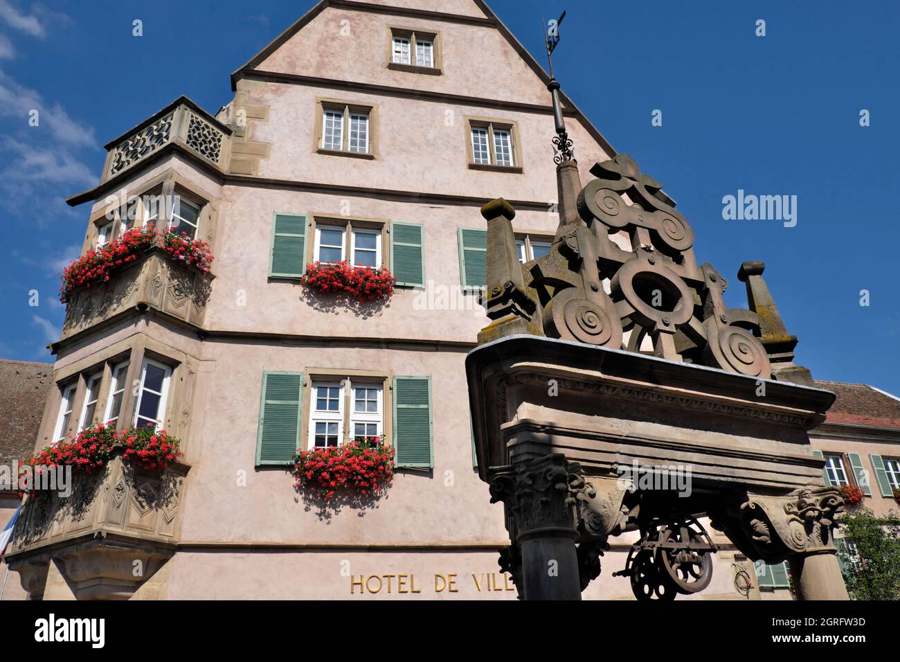 Francia, Bas Rhin, Boersch, municipio del 16-17 ° secolo, 6 secchio bene dal 1617 Foto Stock