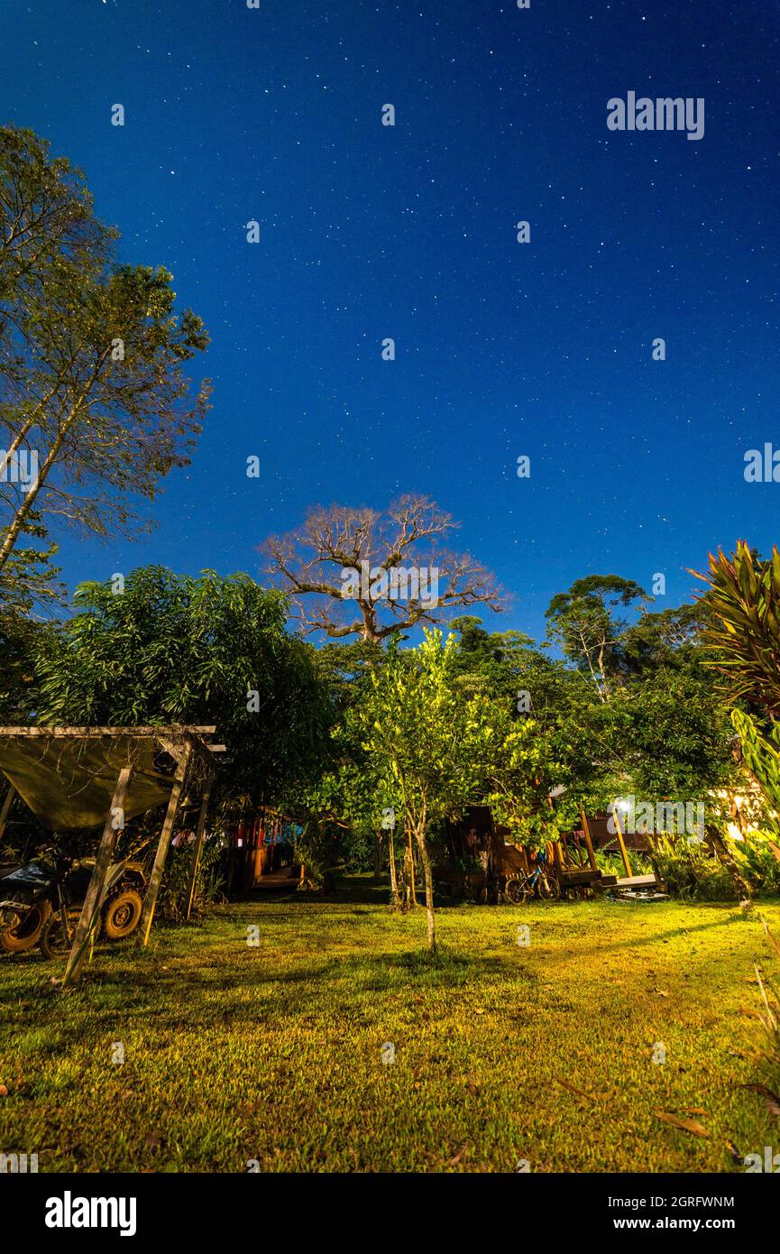 Francia, Guyana francese, Saül, Parc Amazonien de Guyane, Relais du Fromager, sistemazione insolita, in una notte stellata Foto Stock