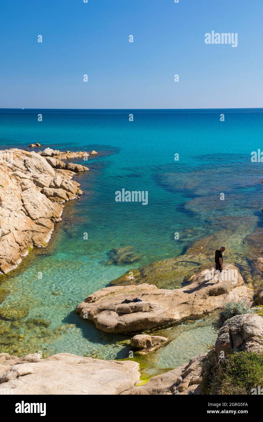 Francia, Var, penisola di Saint Tropez, Ramatuelle, costa della baia di Bonporteau, insenatura Foto Stock