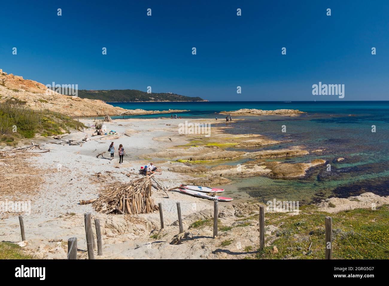 Francia, Var, penisola di Saint Tropez, Ramatuelle, costa della baia di Bonporteau, spiaggia di douane Foto Stock