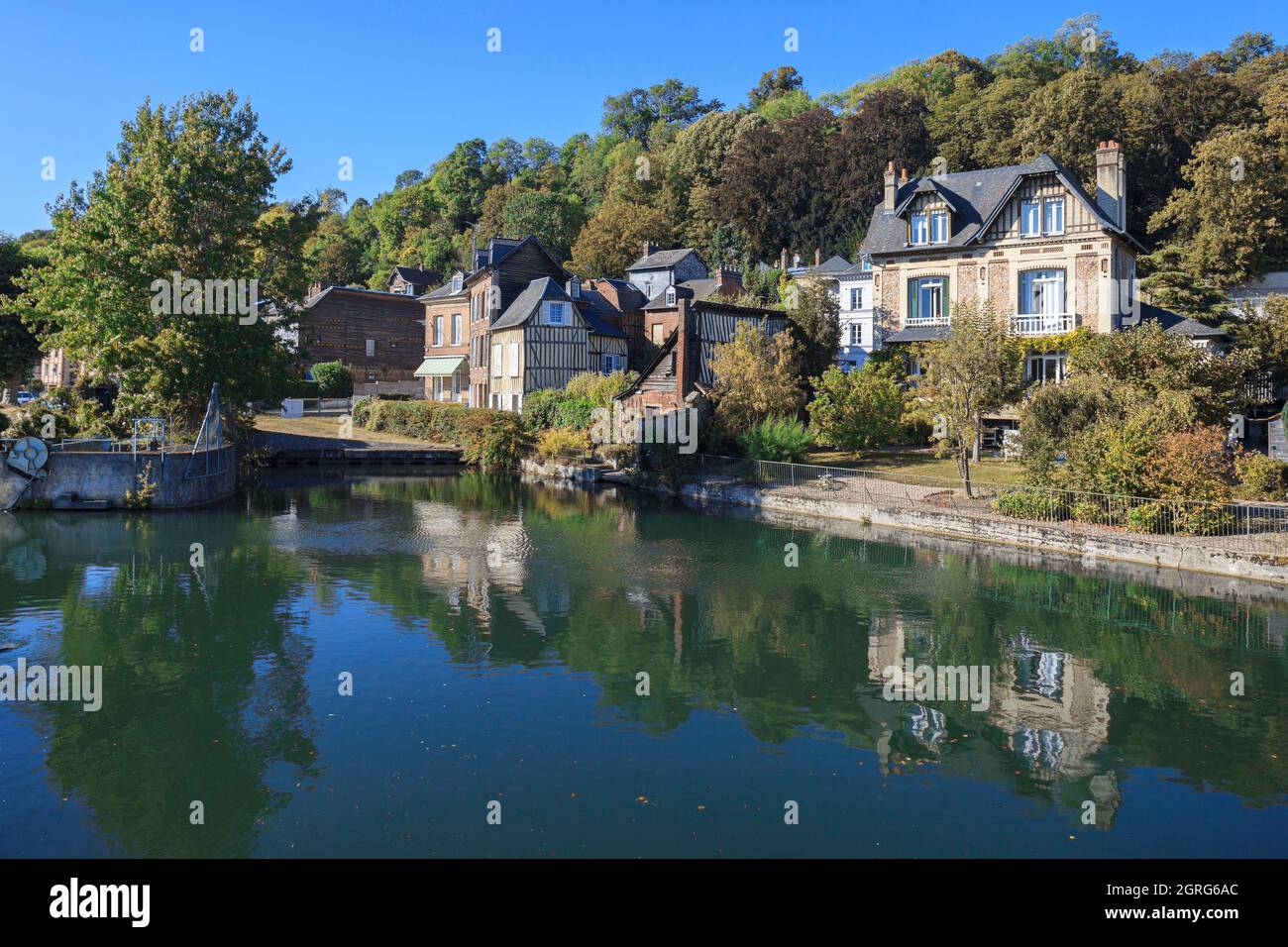 Francia, Eure, Valle del Risle, Pont-Audemer, etichettato il Detours più bello di Francia, soprannominato la piccola Venezia di Normandia, che regola il blocco del corso del Risle Foto Stock