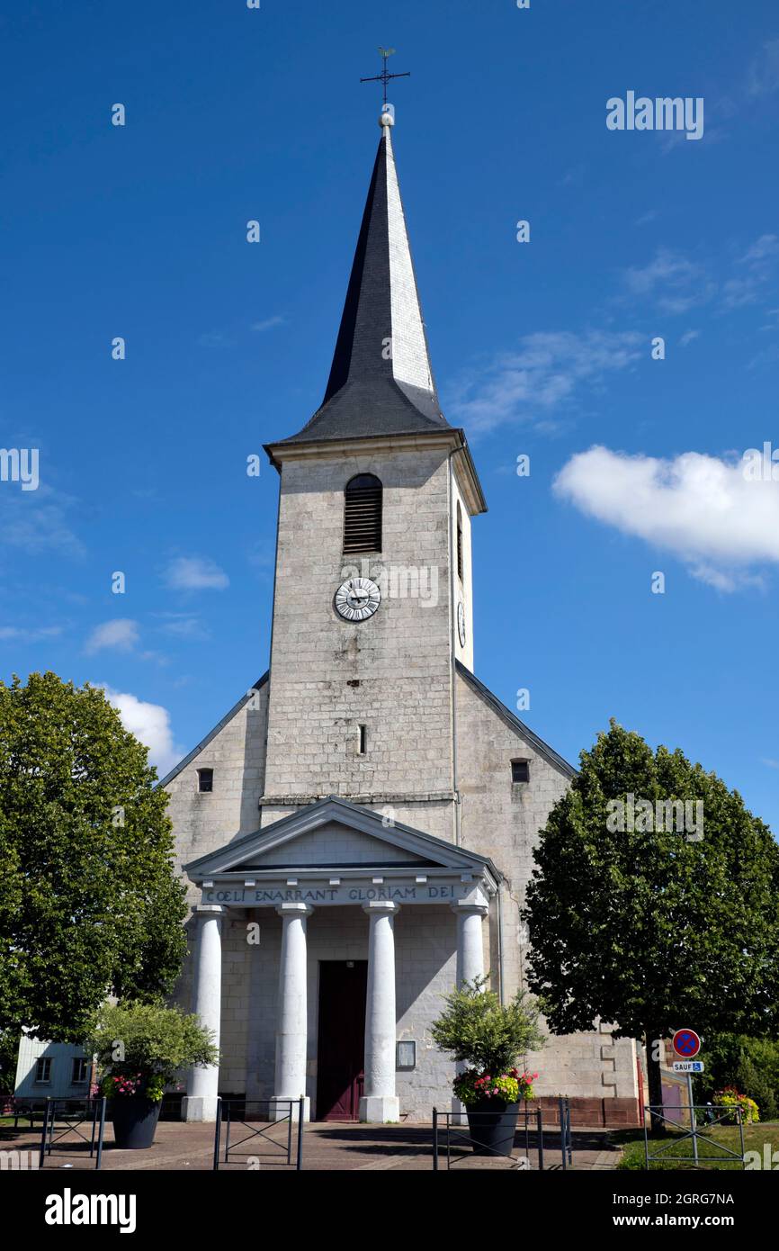 Francia, territorio di Belfort, Chevremont, Sainte Croix chiesa dal 1784, campanile-portico Foto Stock
