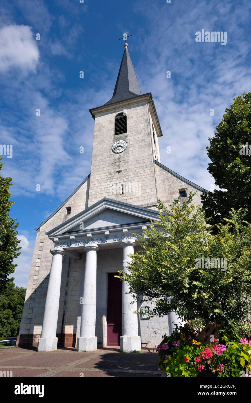 Francia, territorio di Belfort, Chevremont, Sainte Croix chiesa dal 1784, campanile-portico Foto Stock