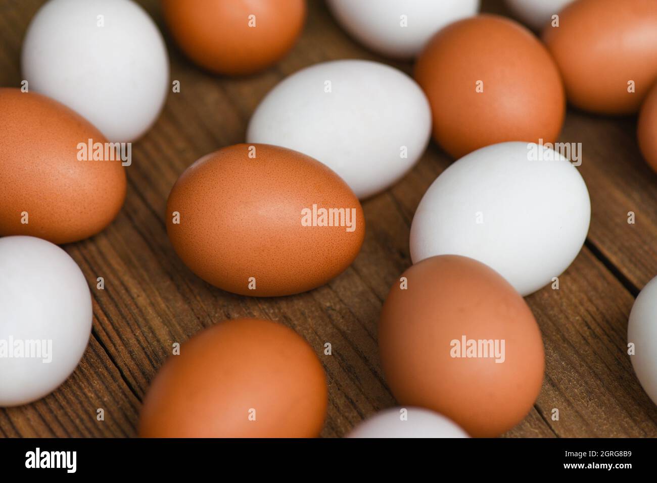 Fresh Chicken eggs and duck eggs on wooden background, white and brown egg nature from farm Foto Stock