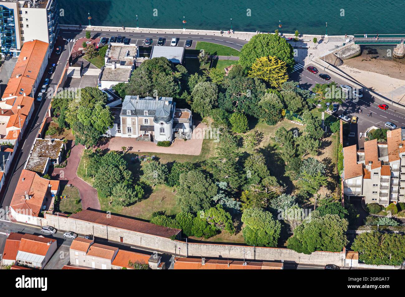 Francia, Vendee, Les Sables d'Olonne, la Villa Charlotte e il suo parco (fotografia aerea) Foto Stock