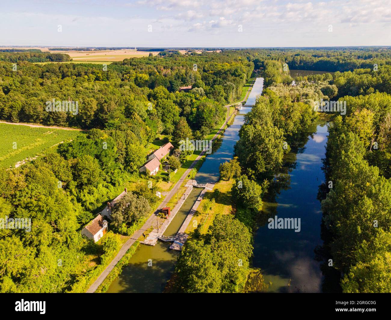 Francia, Loiret, stagni Cepey, blocco nella valle sul canale Loing (vista aerea) Foto Stock