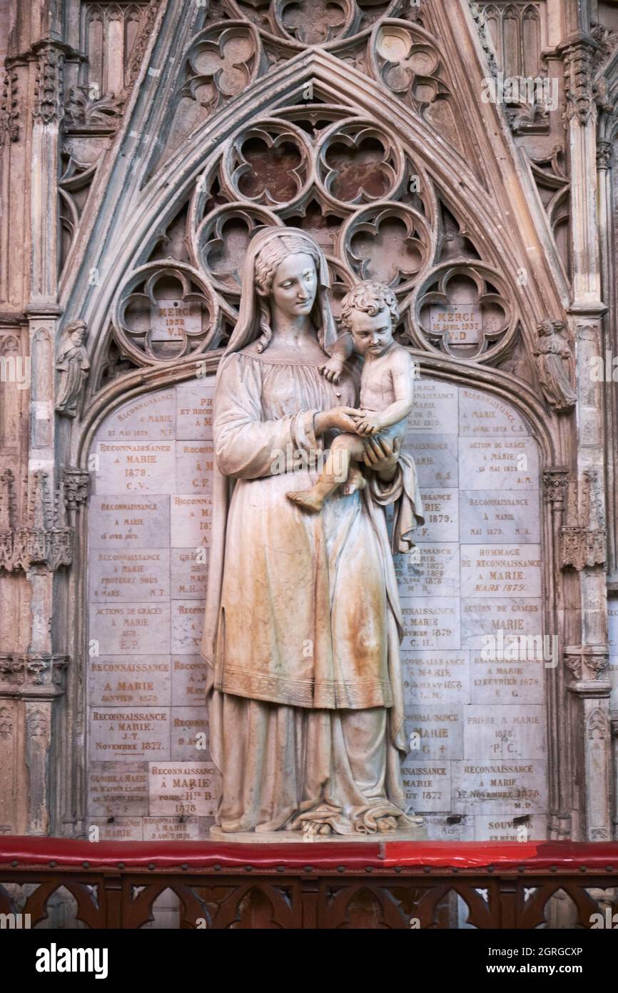Francia, Gironda, Bordeaux, zona dichiarata Patrimonio Mondiale dell'Umanità dall'UNESCO, la cattedrale di Saint Andre, statua della vergine e del bambino Foto Stock