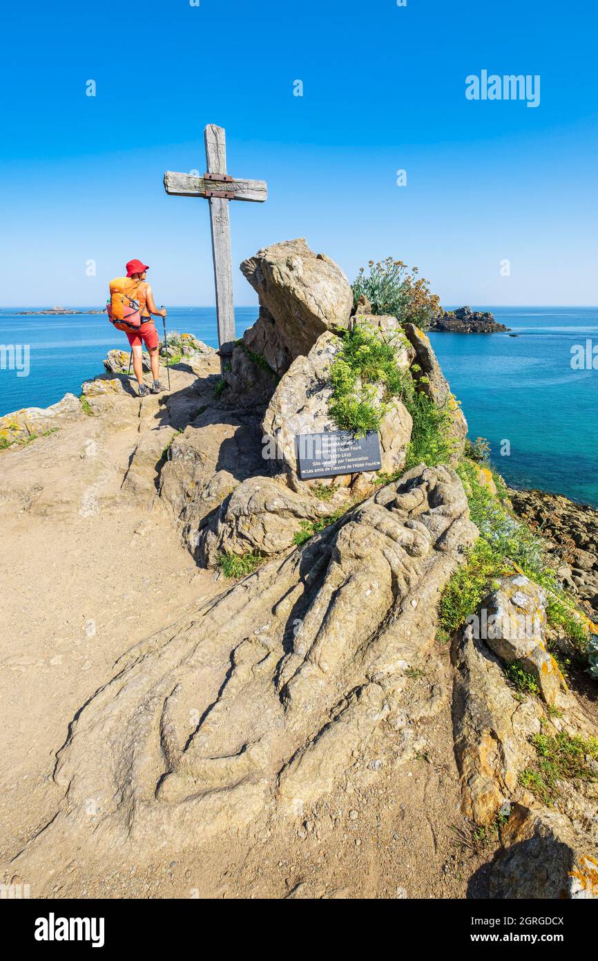 Francia, Ille-et-Vilaine, Saint-Malo, Rothéneuf distretto, sito di rocce scolpite da Abbé Fouré tra il 1894 e il 1907, escursione lungo il GR 34 sentiero escursionistico o doganale Foto Stock