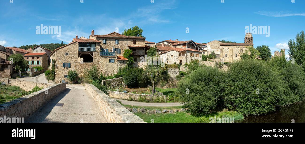 Vista sul villaggio di Lavaudieu, etichettato Les Plus Beaux Villages de France, Haute Loire dipartimento, Auvergne Rhone Alpes, Francia Foto Stock