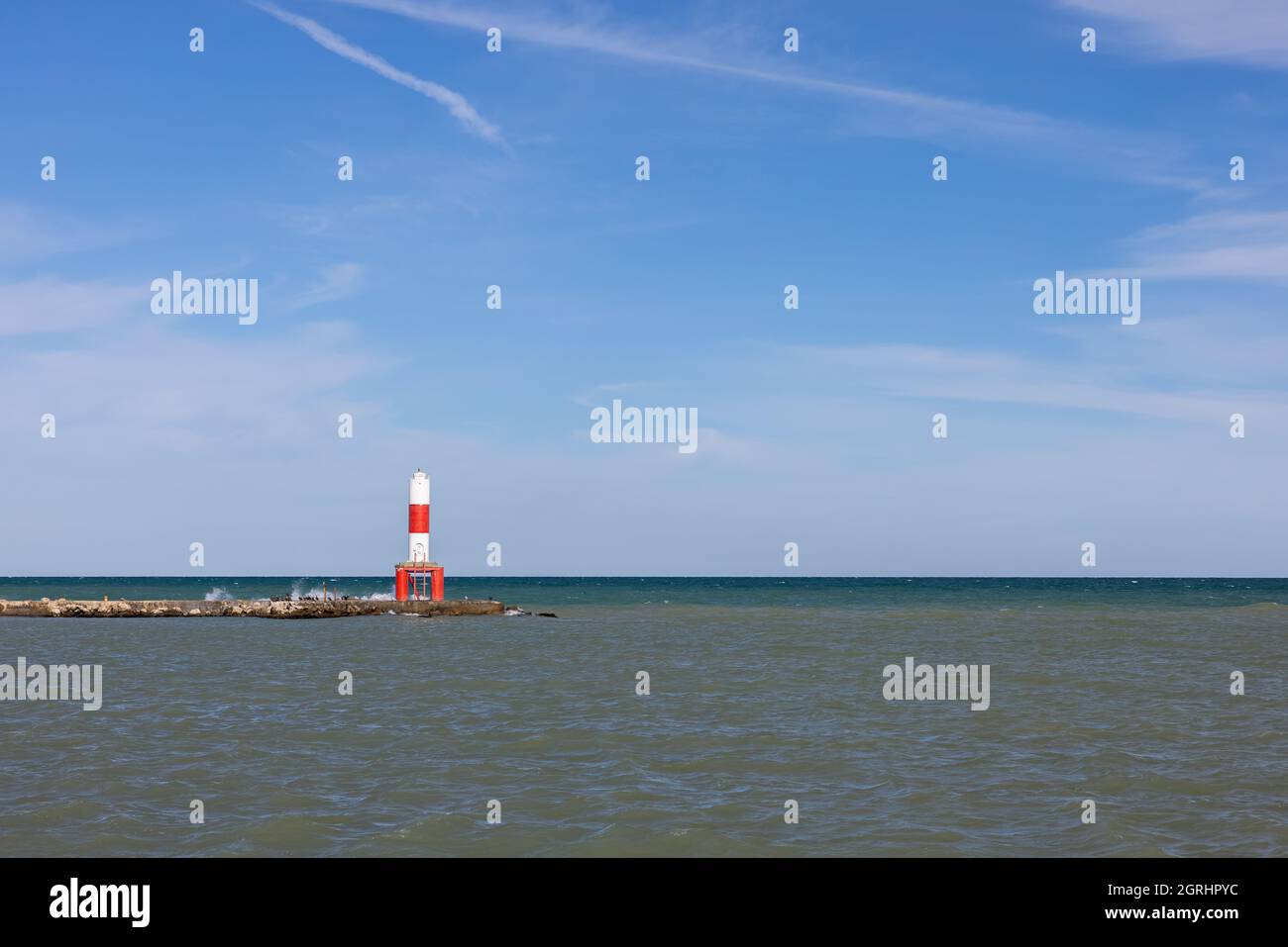 Una Breakwater Light Tower sul lago Michigan Foto Stock
