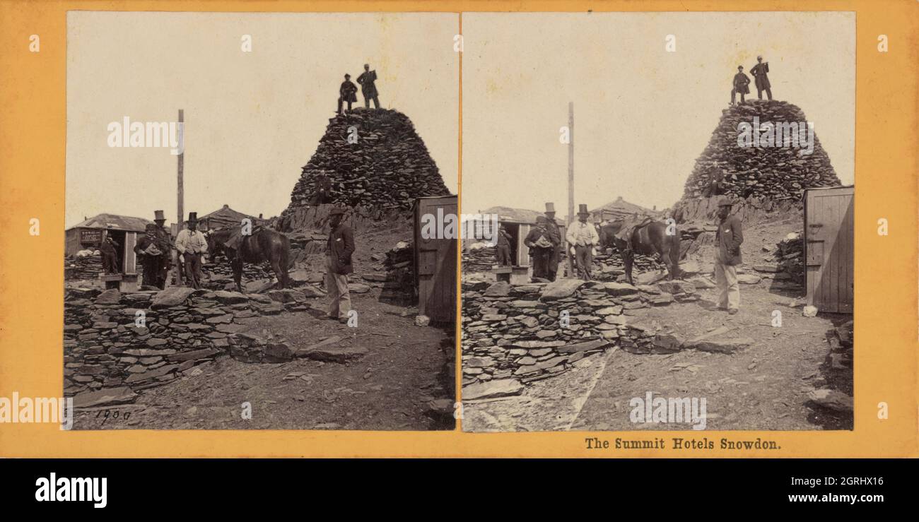 Foto stereoscopiche d'epoca circa 1860 degli hotel in cima a Mount Snowdon o Yr Wyddfa nel Galles del Nord Regno Unito. In epoca vittoriana c'erano un certo numero di capanne che servivano rinfreschi e fornivano rifugio ai turisti che visitavano la montagna. Foto Stock