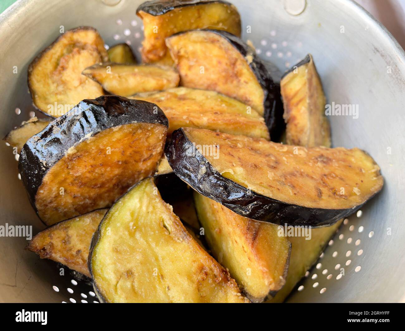 Cucina mediterranea, melanzane fritte greche Foto Stock