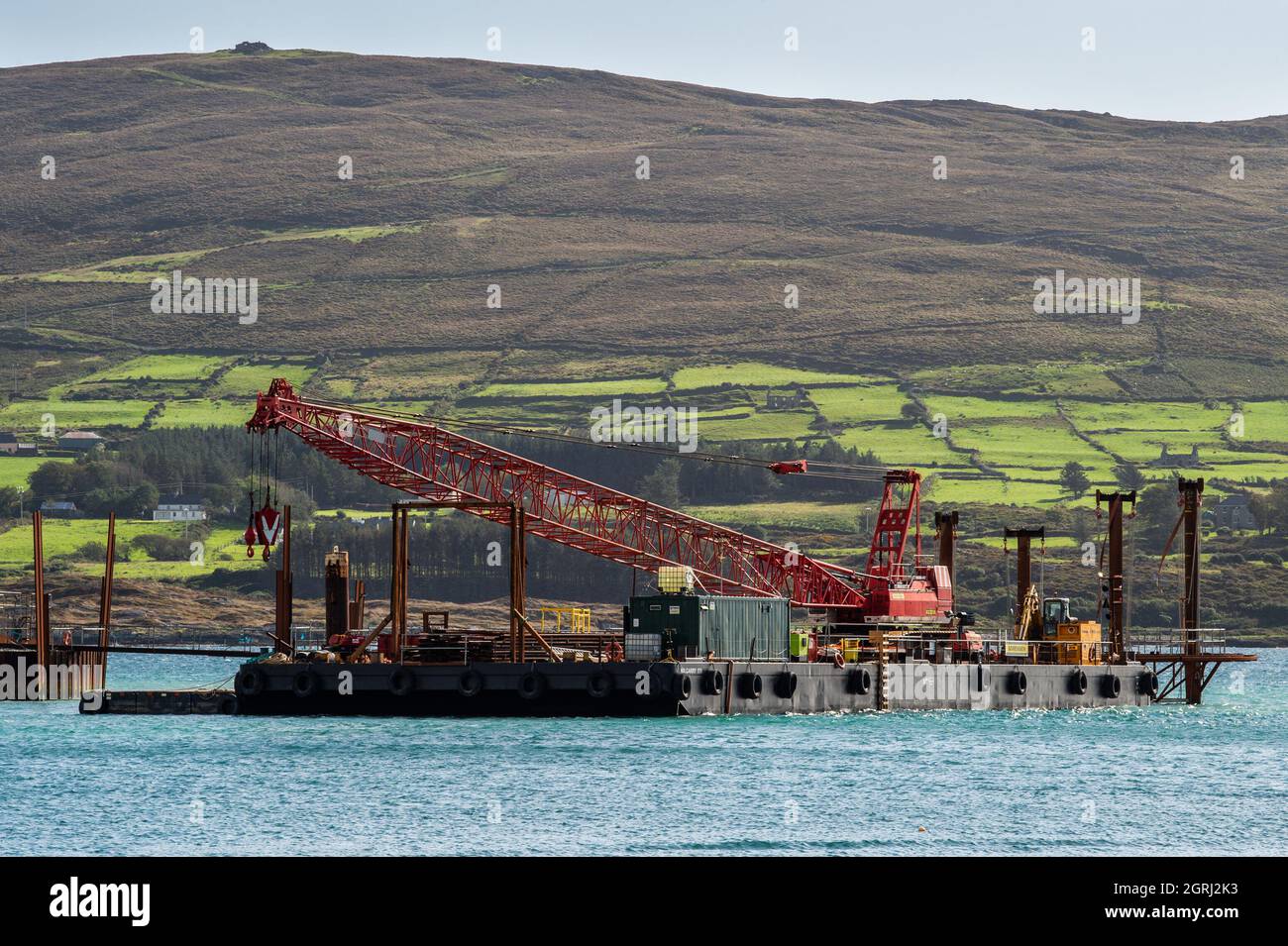 Castletownbere, West Cork, Irlanda. 1 ottobre 2021. Proseguono i lavori per lo sviluppo della banchina di Dinish Island a Castletownbere, lunga 33 milioni di euro e 216 milioni di euro. I lavori dovrebbero terminare entro marzo 2022. Credit: AG News/Alamy Live News Foto Stock