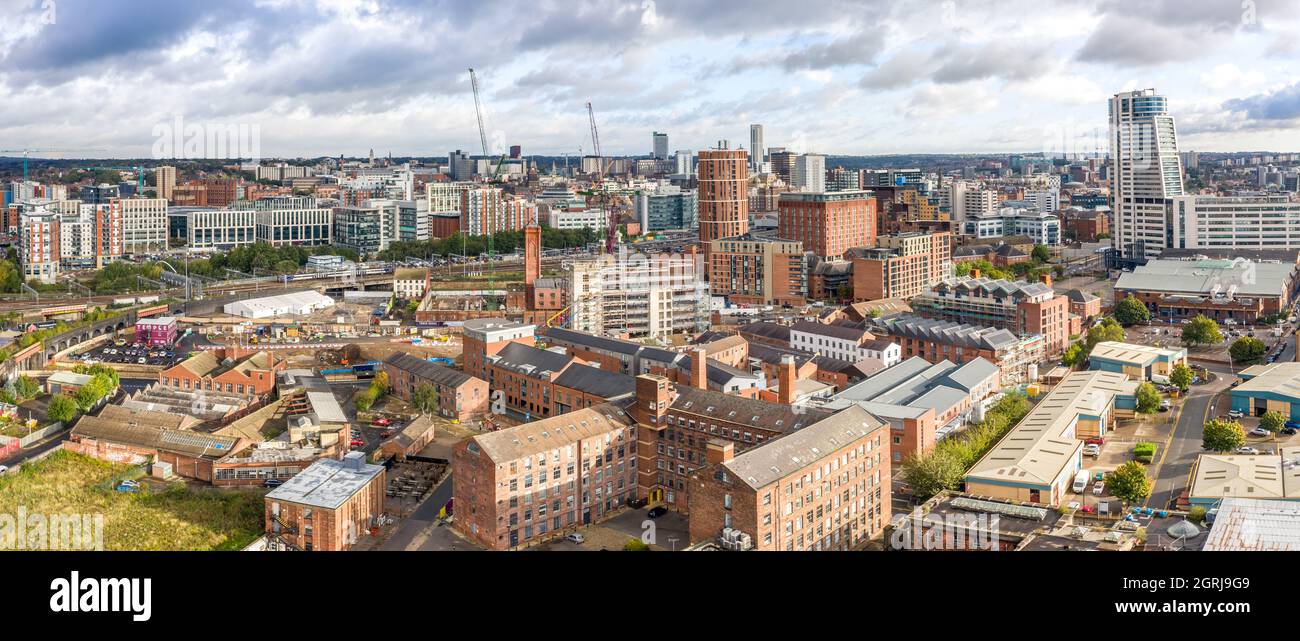 Una vista panoramica aerea dello skyline del centro di Leeds nel West Yorkshire UK Foto Stock