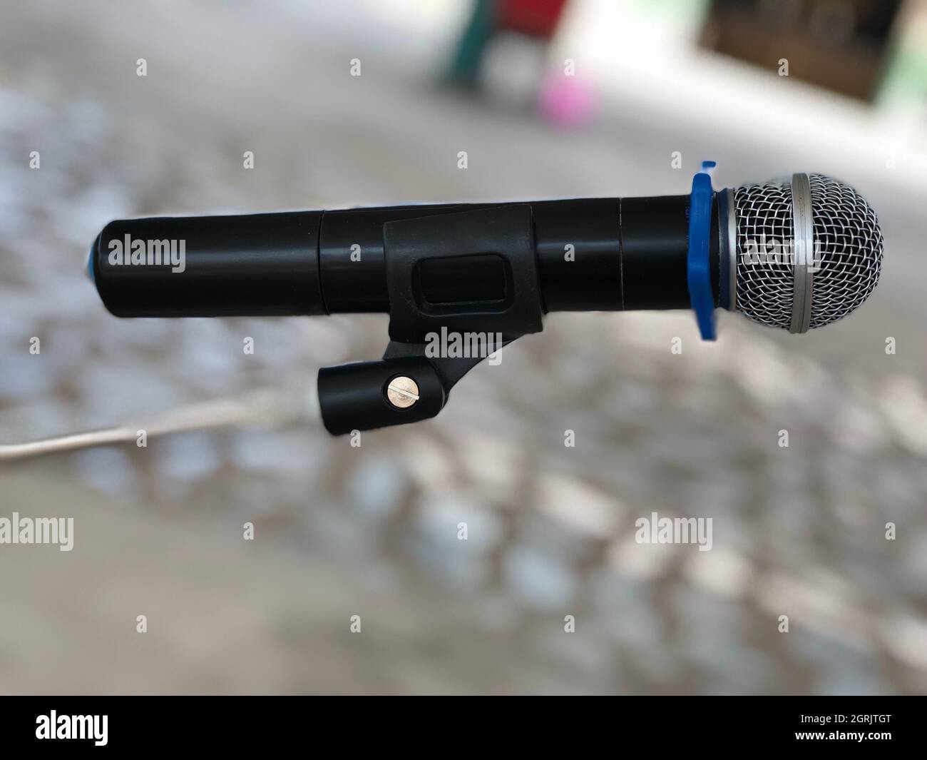 Primo piano del microfono con sfondo sfocato Foto stock - Alamy