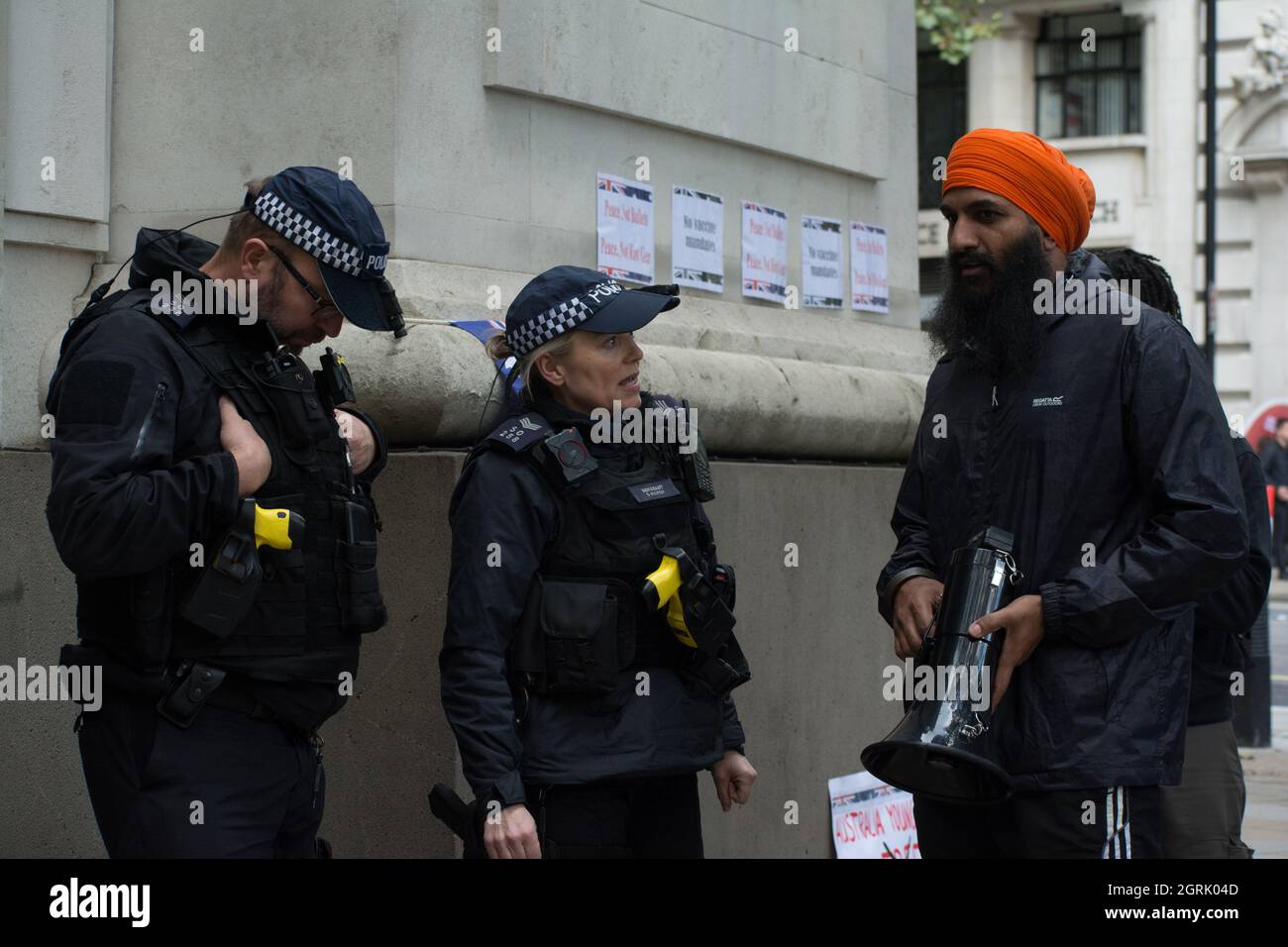 Londra, Regno Unito. 1 ottobre 2021: Sikhs unirsi contro il governo tirannico australiano travestito come salute pubblica come modi in India domanda Khalistan indipendente fuori dalla casa Australia, Londra, Regno Unito. 1° ottobre 2021. Credit: Picture Capital/Alamy Live News Credit: Picture Capital/Alamy Live News Foto Stock