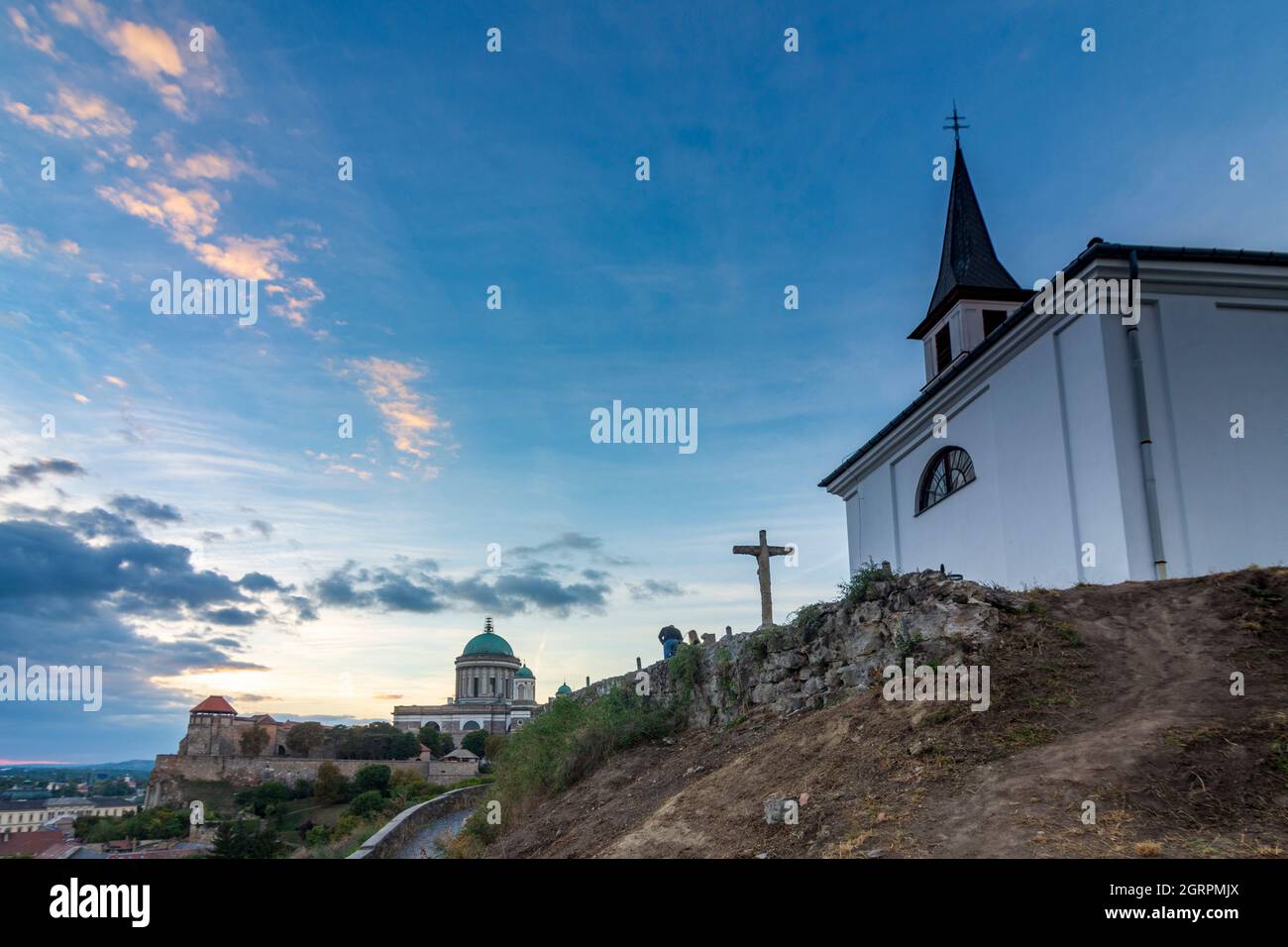 Esztergom (Gran): Collina del Castello con la Basilica, vista dal Calvario, cappella del Calvario in , Komarom-Esztergom, Ungheria Foto Stock