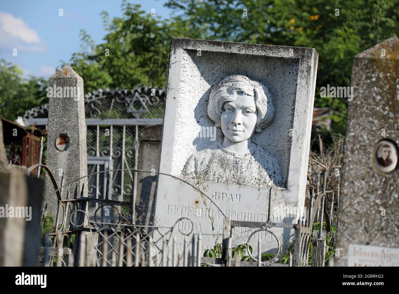 Tombe ebraiche al cimitero di via Milano a Chisinau Foto Stock