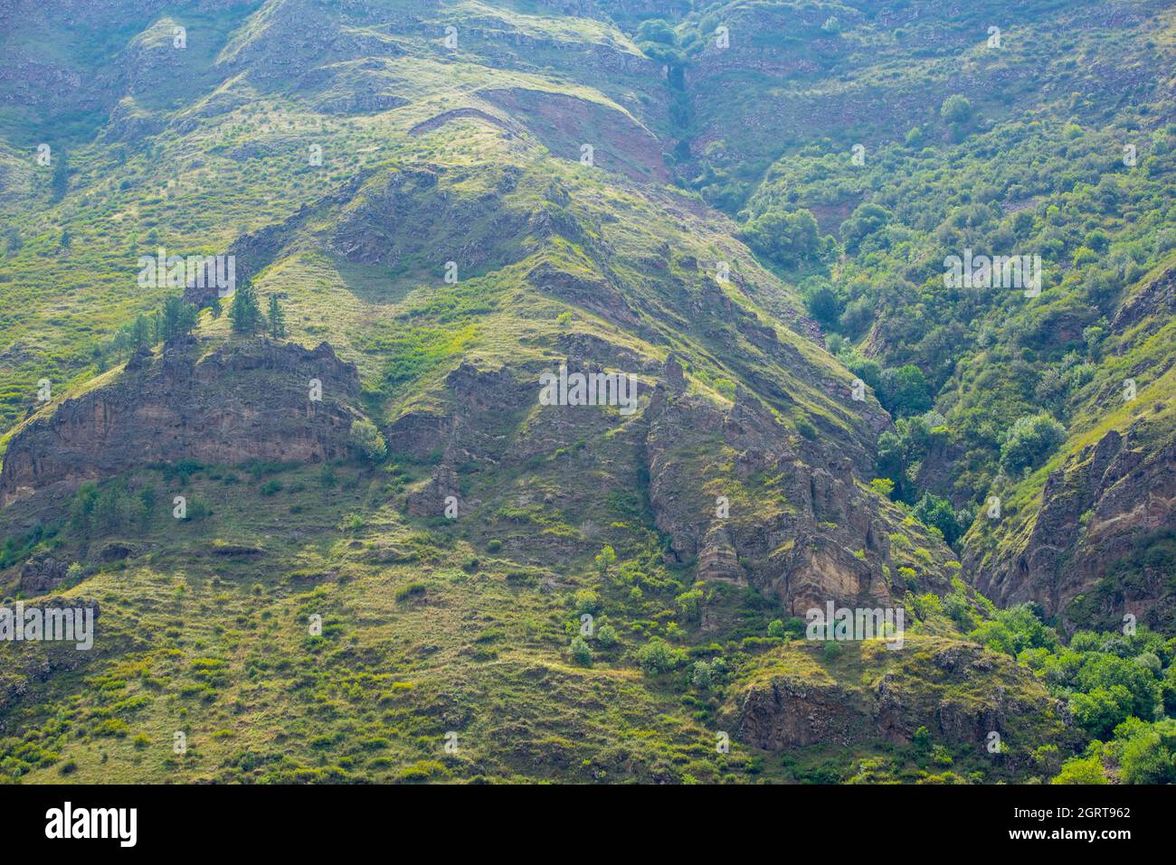 Paesaggi pittoreschi vicino al complesso di grotte di Vardzia in Georgia Foto Stock