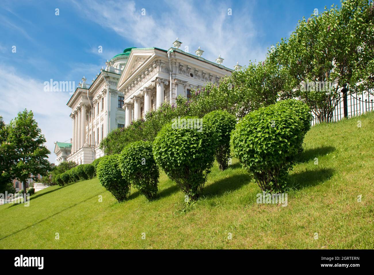 Mosca, Russia - 23 maggio 2021: La Casa Pashkov è uno degli edifici classicisti più famosi di Mosca, ora la Biblioteca di Stato Russa. Progettato da Foto Stock