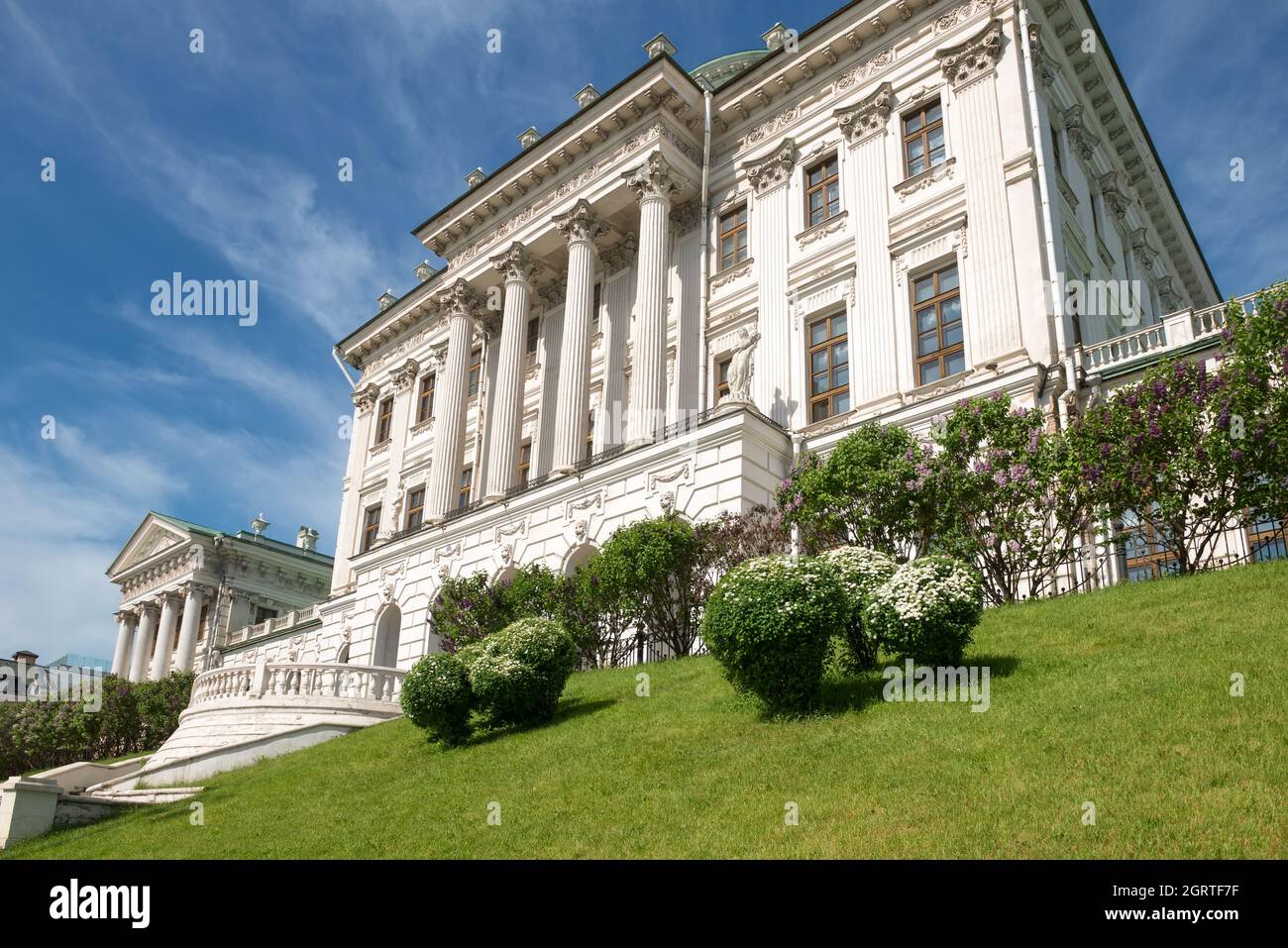 Mosca, Russia - 23 maggio 2021: La Casa Pashkov è uno degli edifici classicisti più famosi di Mosca, ora la Biblioteca di Stato Russa. Progettato da Foto Stock