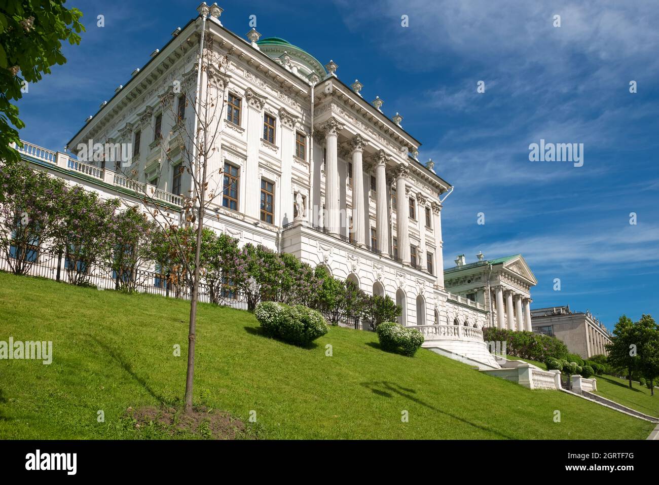 Mosca, Russia - 23 maggio 2021: La Casa Pashkov è uno degli edifici classicisti più famosi di Mosca, ora la Biblioteca di Stato Russa. Progettato da Foto Stock