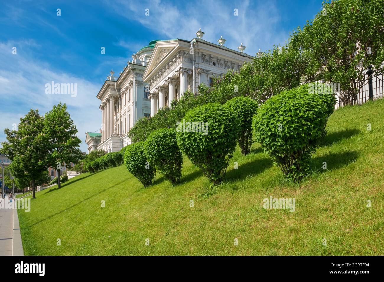 Mosca, Russia - 23 maggio 2021: La Casa Pashkov è uno degli edifici classicisti più famosi di Mosca, ora la Biblioteca di Stato Russa. Progettato da Foto Stock
