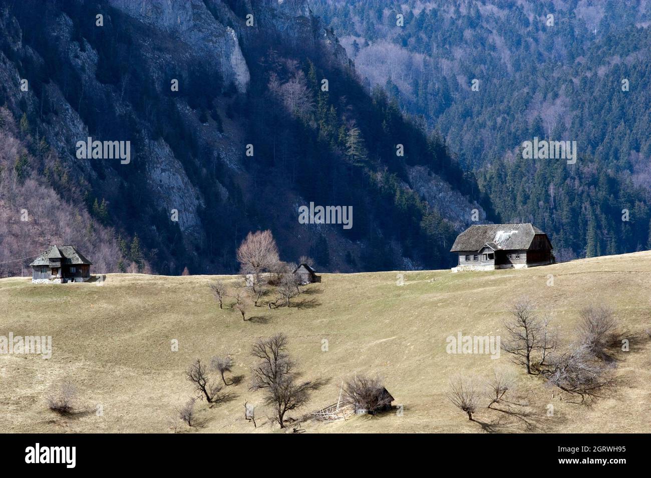 Paesaggio di villaggio di montagna Foto Stock