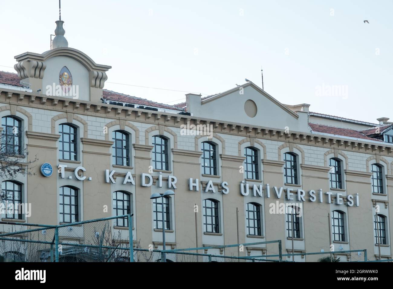 Kadir ha una struttura universitaria a Istanbul, Turchia, campus scolastico. Vista su università e campus. Concetto di istruzione. Foto Stock
