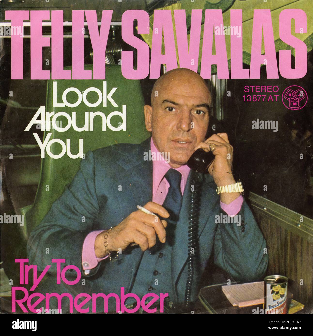 Telly Savalas - Guarda intorno a te - Vintage American Comedy Vinyl Album Foto Stock