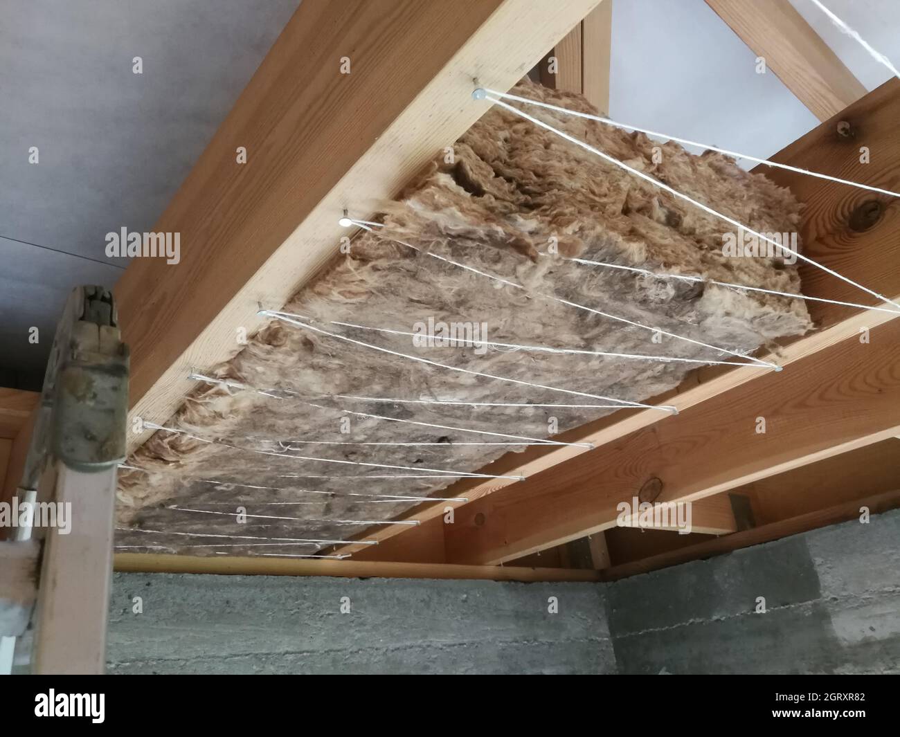 Lana di roccia minerale per tetti e soffitti isolamento termico per  costruzioni di case Foto stock - Alamy