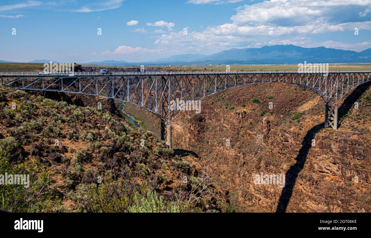 Ampia apertura del Rio Grand Gorge Bridge nel New Mexico, USA Foto Stock