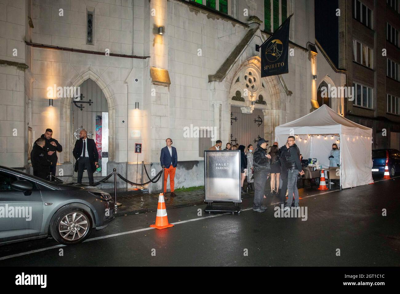 Una tenda covid test installata al night club Spirito a Bruxelles, venerdì 01 ottobre 2021. Dal 1° ottobre i locali notturni possono riaprire al pubblico, dopo b Foto Stock