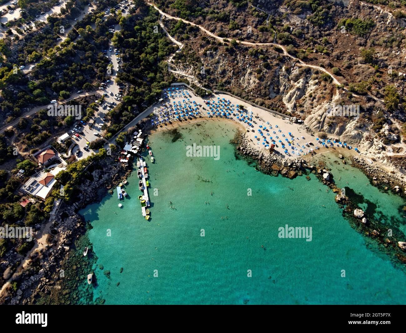 Vista aerea delle persone che si godono sulla spiaggia Foto Stock