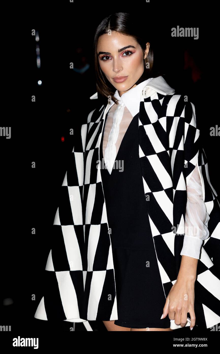 Olivia Culpo alla Maison Valentino Show durante la Paris Fashion Week SS22 Foto Stock