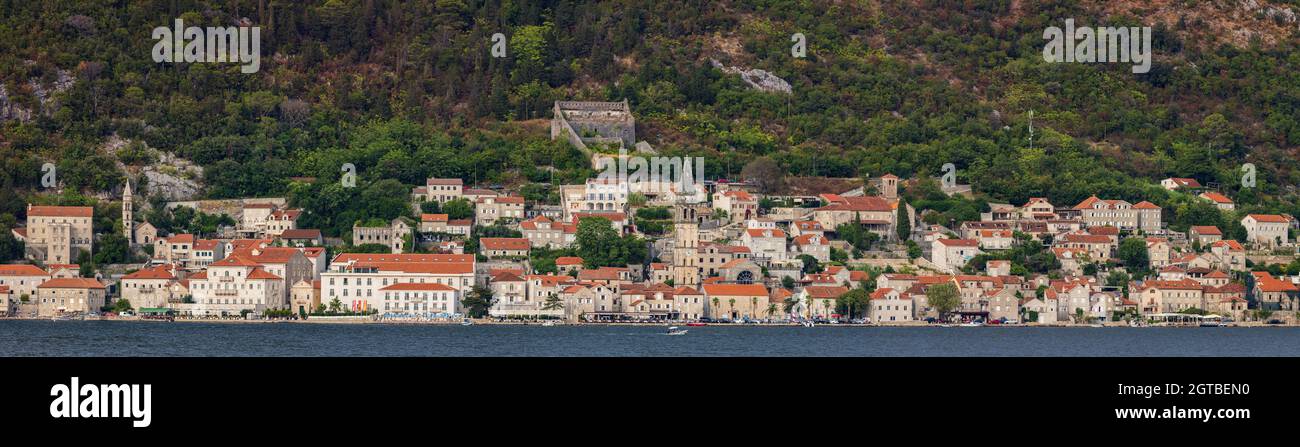 Perast è una città vecchia nella baia di Kotor in Montenegro. Foto Stock