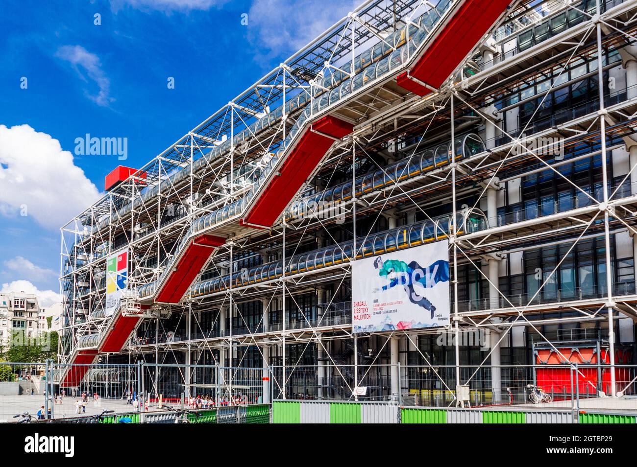 Parigi, Francia - 04 giugno 2018: Il Centre Pompidou di Parigi è un complesso edificio nel quartiere di Beaubourg. All'interno si trova la biblioteca pubblica di informazioni. Foto Stock