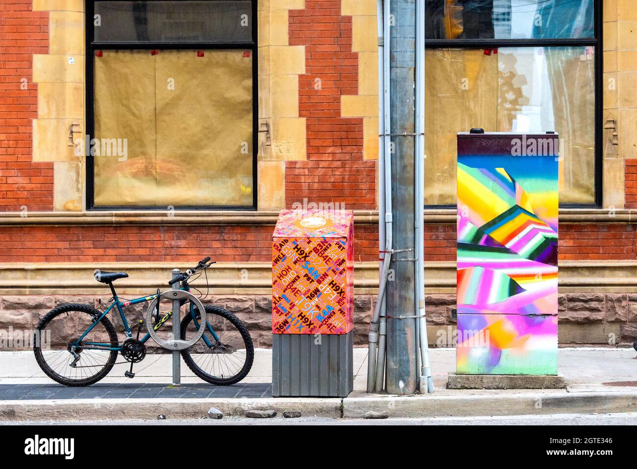 Progetto di arte urbana nelle scatole di controllo di stop-light che è tradizionale nella città di Toronto, Canada Foto Stock