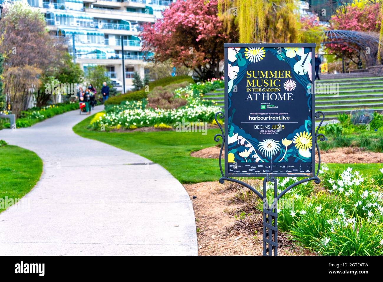 Ingresso al Music Garden sul lungomare di Toronto, Canada. Ci sono un cartello che annuncia i prossimi concerti estivi. Foto Stock