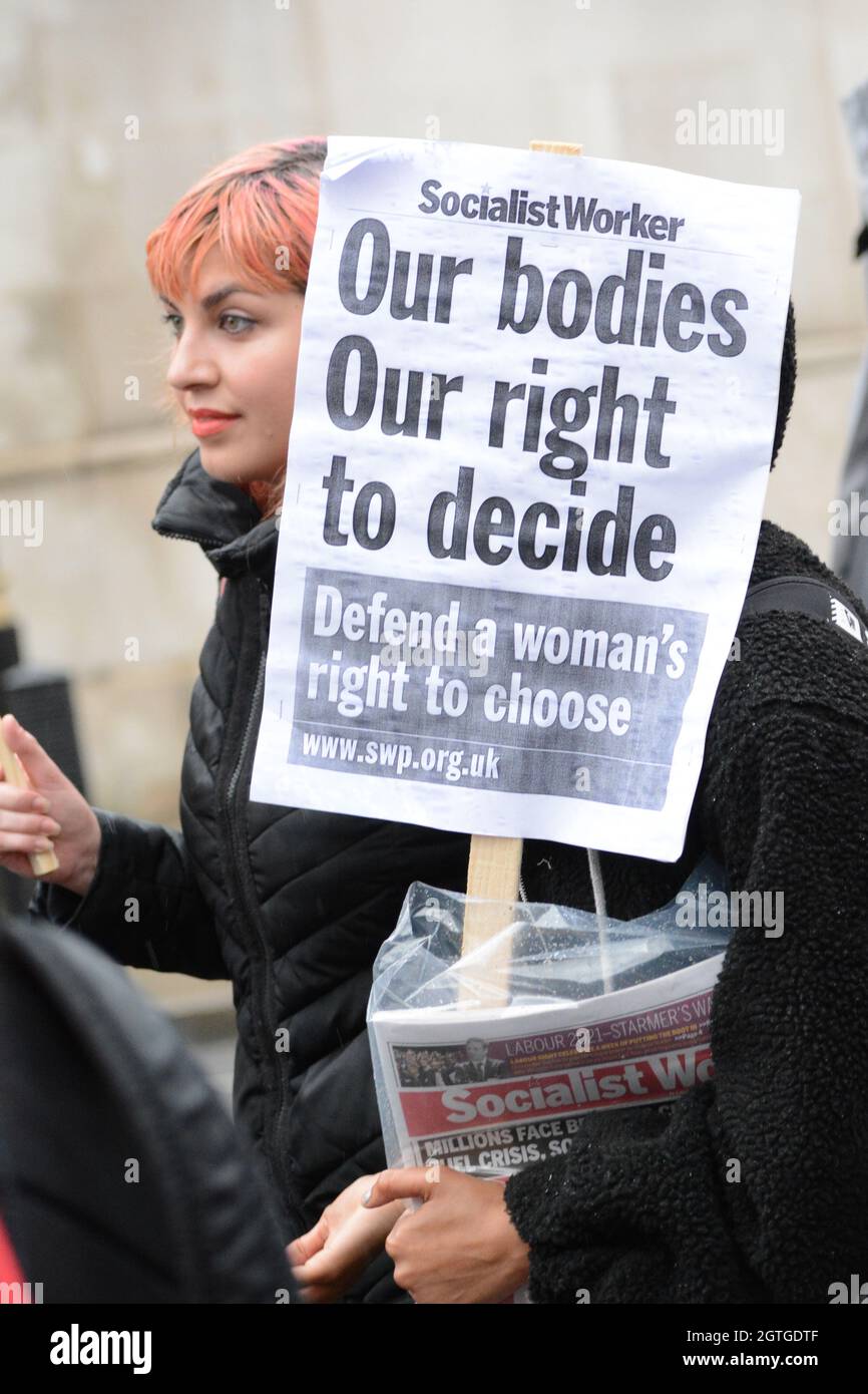 Londra, Regno Unito. 2 ottobre 2021. I diritti di aborto contano gli attacchi anti-aborto a Trafalgar Square marzo all'ambasciata degli Stati Uniti, Londra, Regno Unito. 2 ottobre 2021. Credit: Picture Capital/Alamy Live News Foto Stock