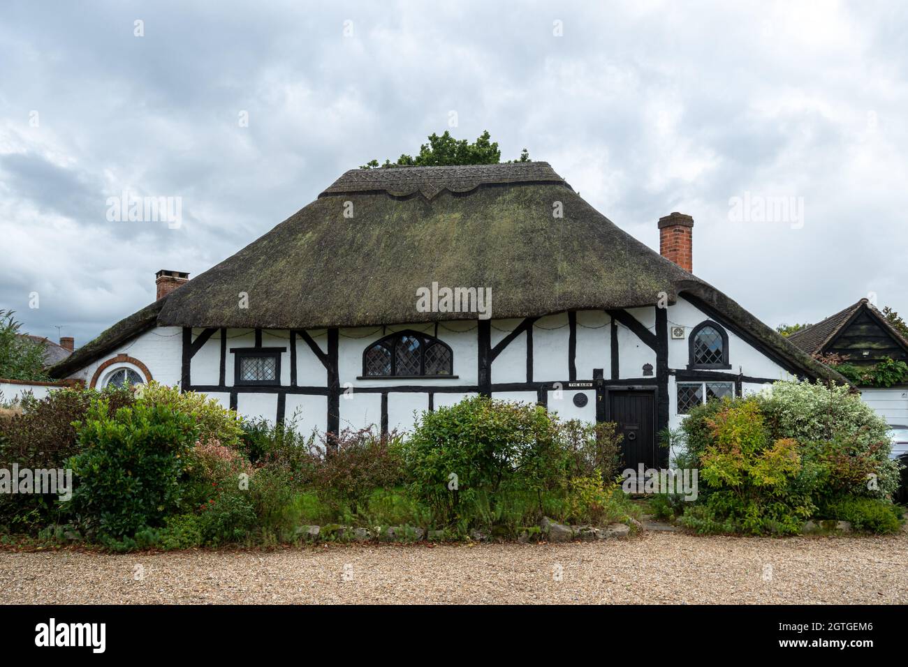 The Barn, un edificio del XVI secolo classificato di grado II a Frimley Green, Surrey, Inghilterra, Regno Unito. Foto Stock